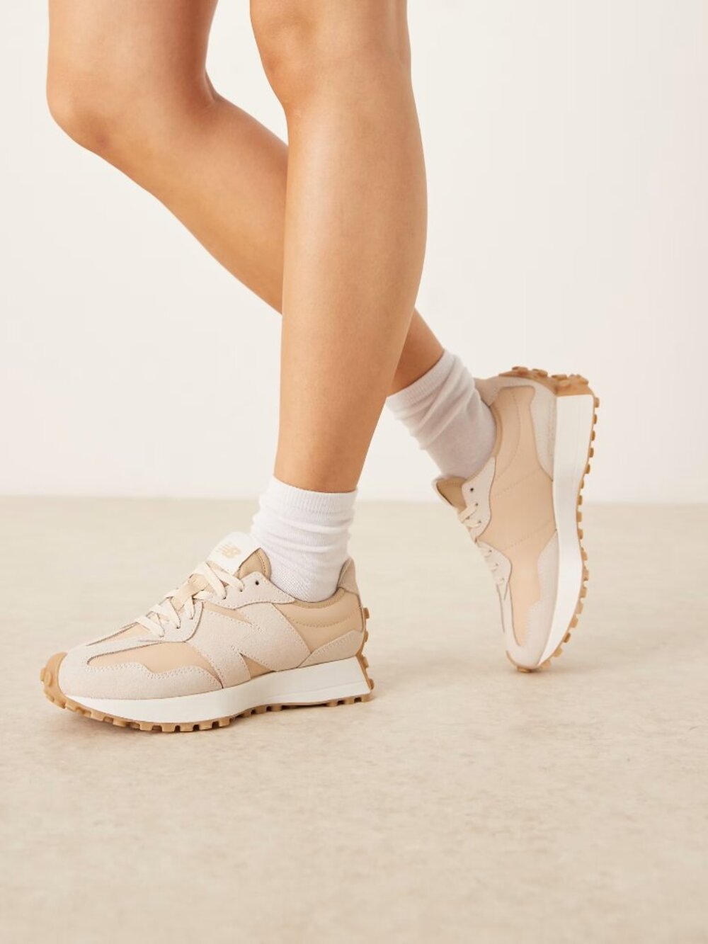 New Balance 327 Sneakers